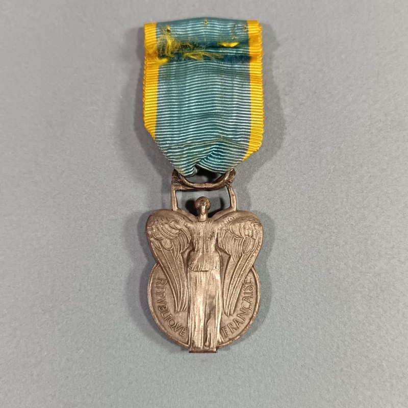 MEDAILLE D'OFFICIER DU MERITE SPORTIF EN ARGENT 1956 - 1963 CLASSE ARGENT MEDAILLE PREMIER TYPE